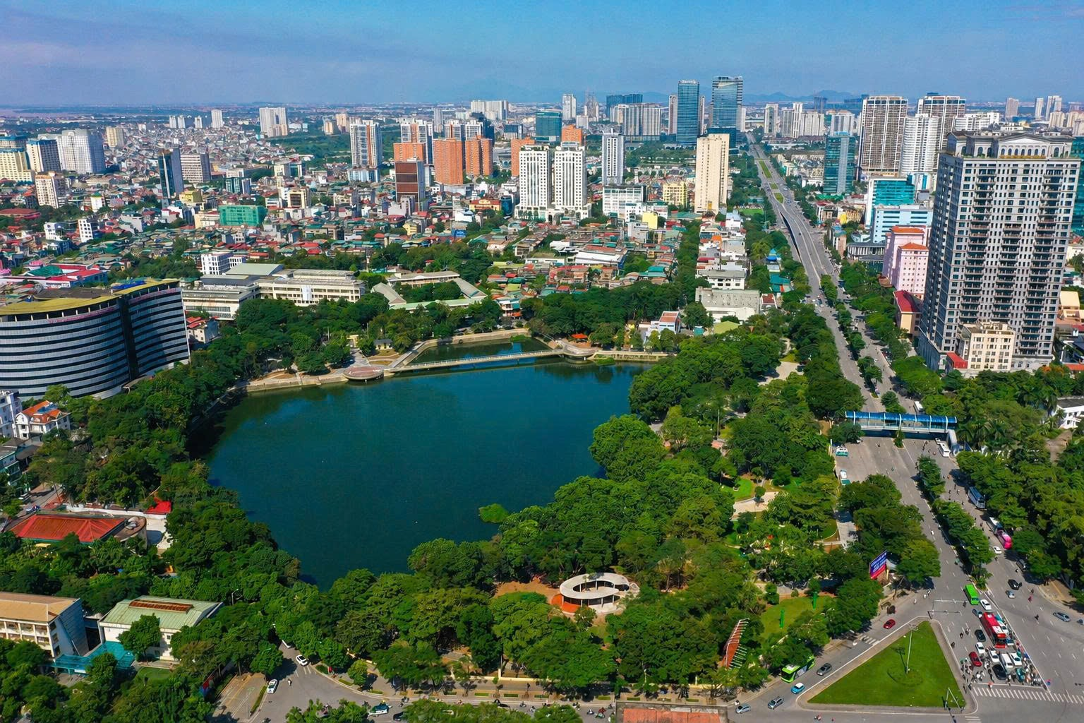 Công viên Nghĩa Đô bắn pháo hoa, Hanoi Signature by Swiss-Belhotel tầm view thượng hạng - Ảnh 1.