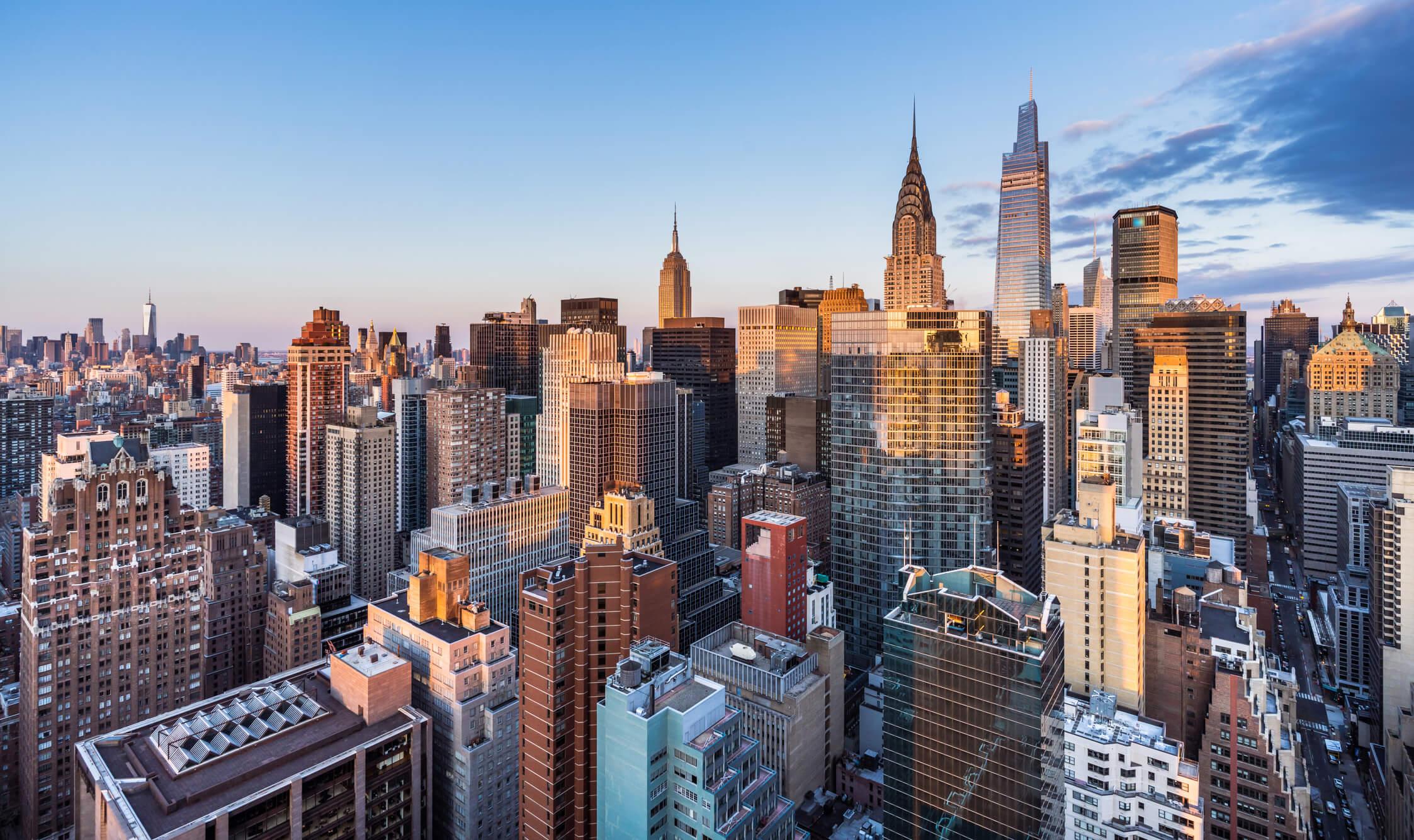 https://thanhnienviet.mediacdn.vn/bedrock/app/uploads/sites/26/2022/12/midtown-manhattan-nyc.jpg
