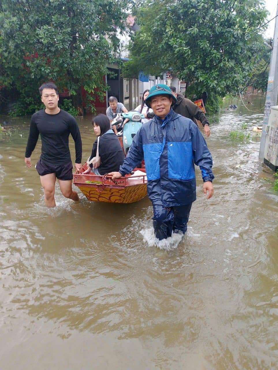 Nhiều tuyến phố, khu đô thị tại Hà Nội đã ngập sâu trong nước- Ảnh 12.