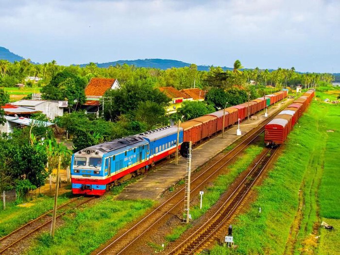 Tuyến đường sắt hơn 8 tỷ USD nối ba vùng kinh tế trọng điểm sẽ khởi công trong tháng 12- Ảnh 1.