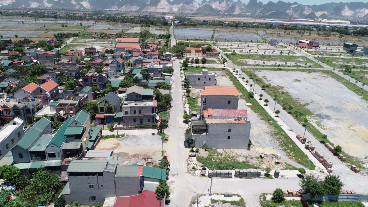 Hà Nam đồng loạt giao hàng chục ha đất cho nhà đầu tư phát triển dự án- Ảnh 1.