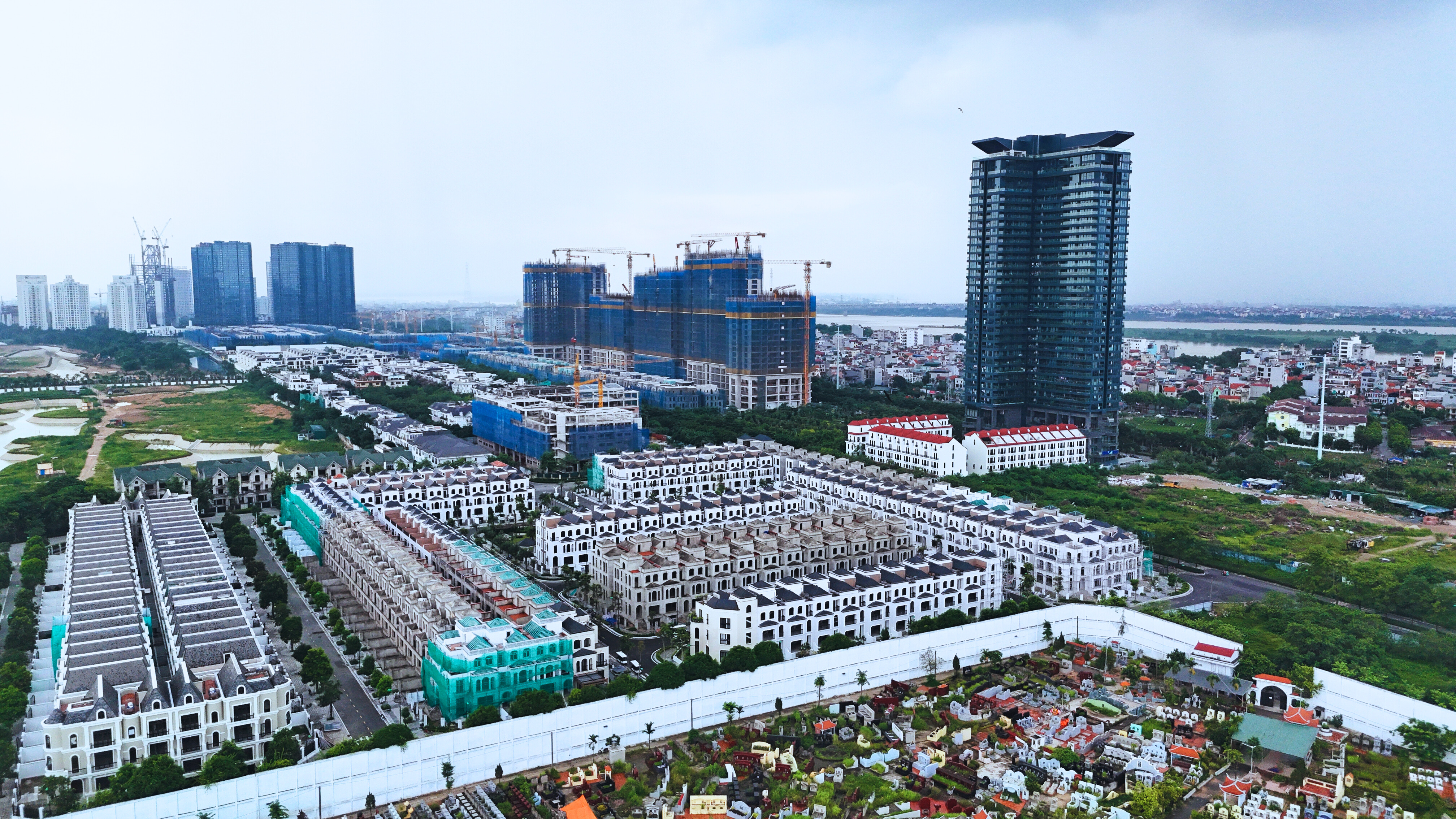 Cận cảnh khu biệt thự siêu sang giá hàng trăm triệu đồng mỗi mét vuông - Ảnh 4.