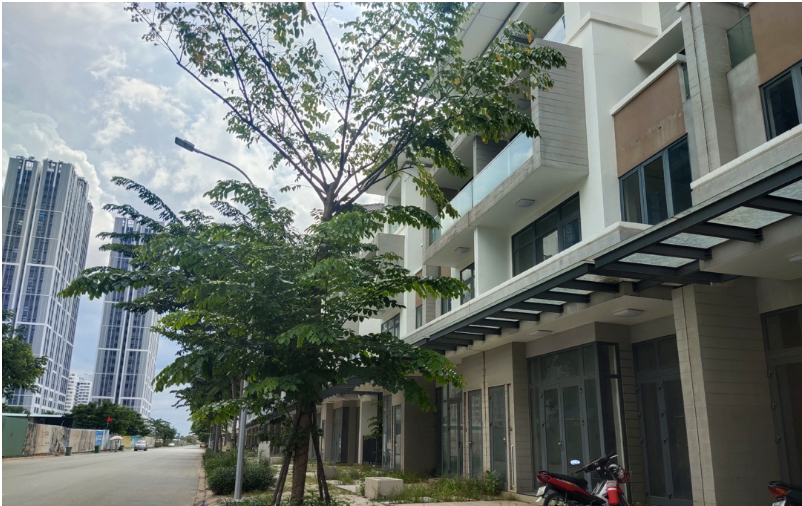Nh&agrave; phố tiền tỉ quạnh hiu ở TP. Thủ Đức