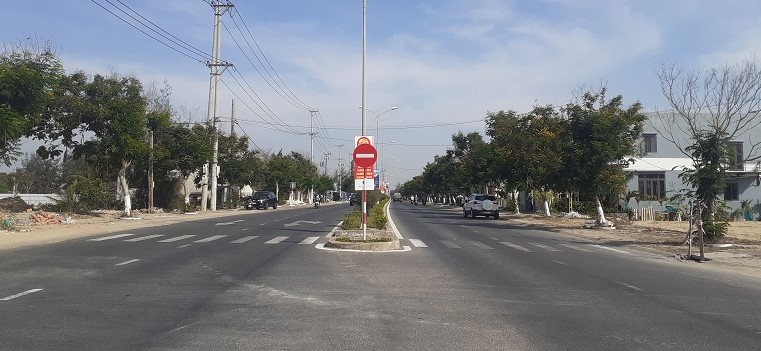 Đất do xã cấp trái luật và thu tiền của dân có được cấp sổ đỏ?