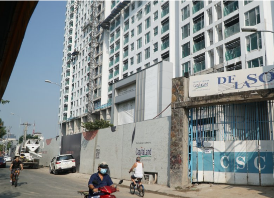 Nhộn nhịp công trường chung cư De La Sol chờ ngày được gỡ vướng