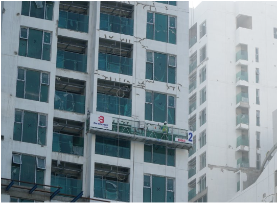 Nhộn nhịp công trường chung cư De La Sol chờ ngày được gỡ vướng