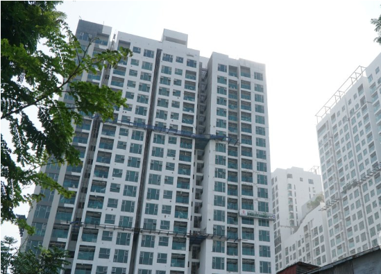 Nhộn nhịp công trường chung cư De La Sol chờ ngày được gỡ vướng