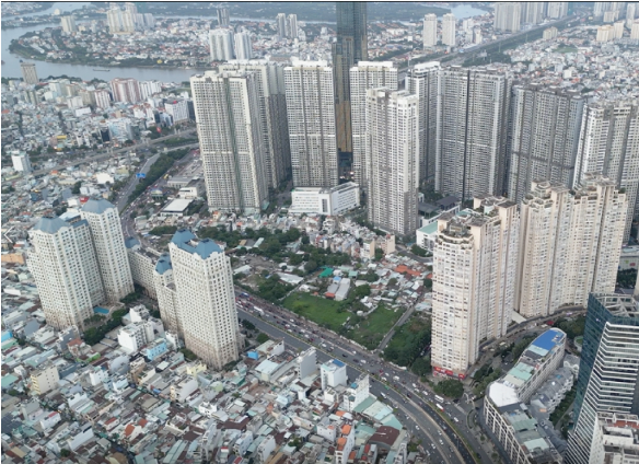 Cận cảnh bức tường ngăn cách Vinhomes và Saigon Pearl trước ngày bị dỡ bỏ