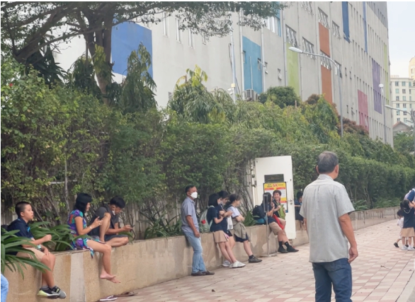 Cận cảnh bức tường ngăn cách Vinhomes và Saigon Pearl trước ngày bị dỡ bỏ