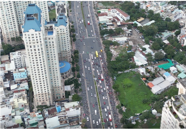 Cận cảnh bức tường ngăn cách Vinhomes và Saigon Pearl trước ngày bị dỡ bỏ
