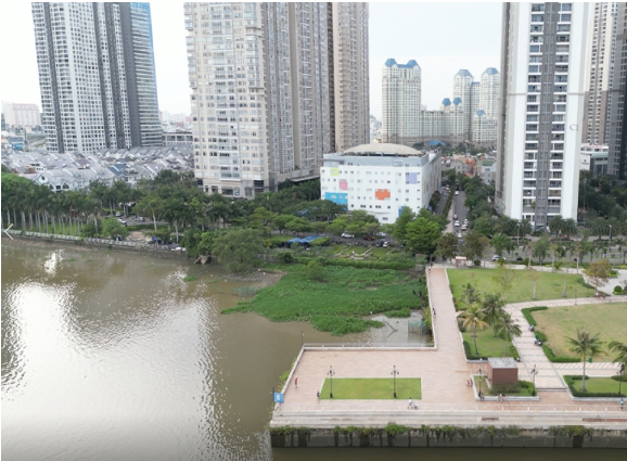 Cận cảnh bức tường ngăn cách Vinhomes và Saigon Pearl trước ngày bị dỡ bỏ