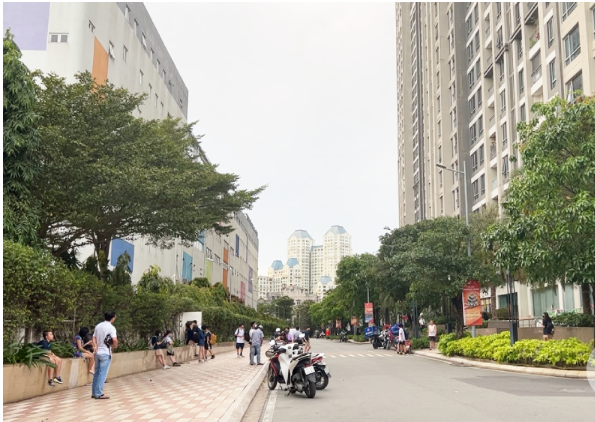 Cận cảnh bức tường ngăn cách Vinhomes và Saigon Pearl trước ngày bị dỡ bỏ