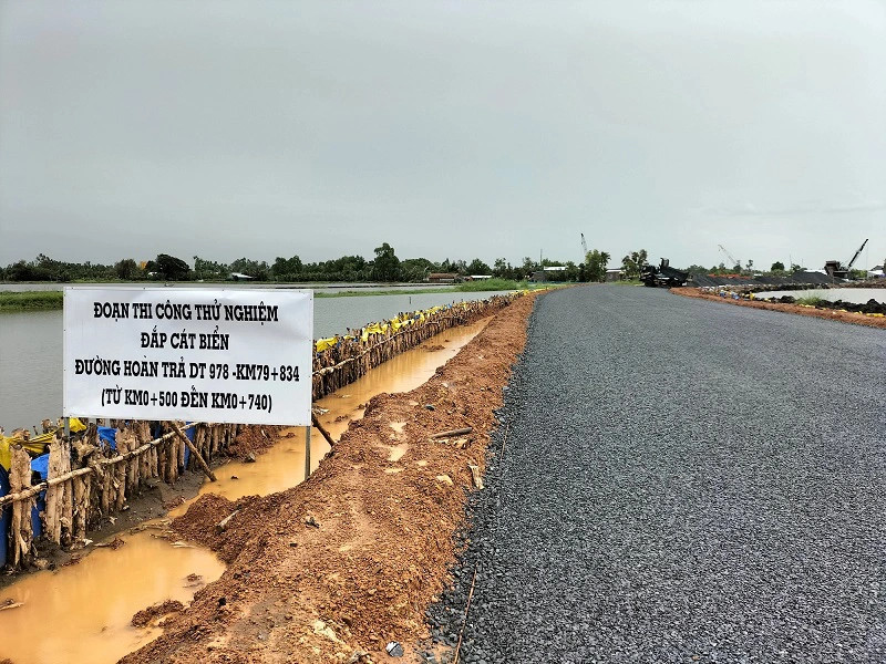 Nam Định thí điểm dùng cát biển làm vật liệu đắp nền đường cao tốc- Ảnh 1.