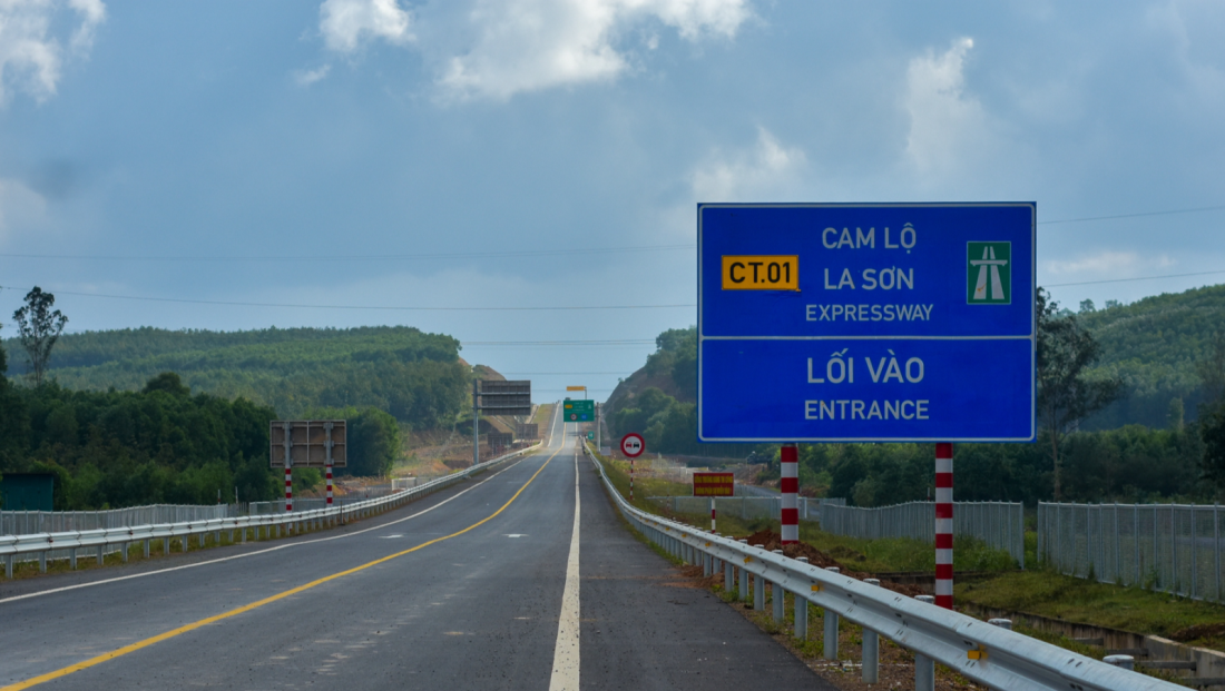 Cao tốc Cam Lộ - La Sơn được mở rộng lên 4 làn xe- Ảnh 1.