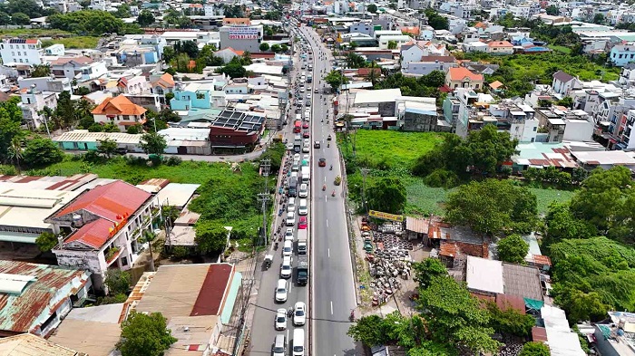 Quốc lộ 13 tại TP.HCM sẽ được mở rộng, dự kiến khởi công vào quý I/2026- Ảnh 1.
