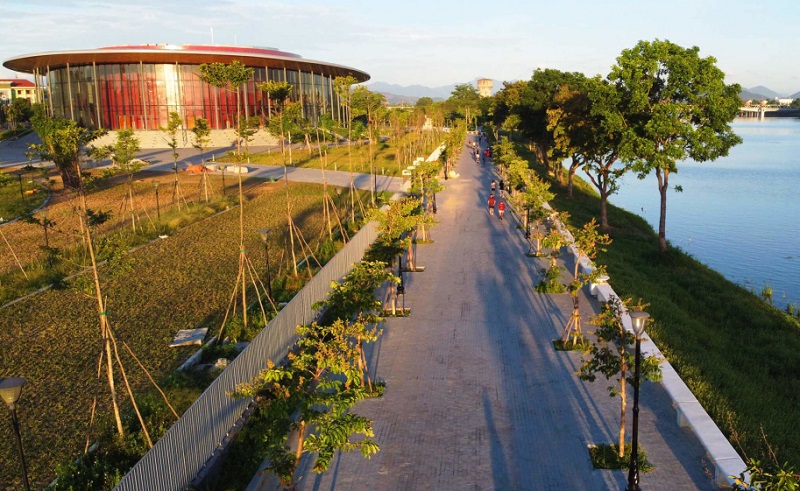 Huế đầu tư x&acirc;y dựng tuyến đường đi bộ dọc bờ Nam s&ocirc;ng Hương d&agrave;i gần 2km- Ảnh 1.