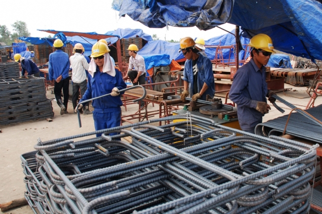 Triển vọng của ng&agrave;nh th&eacute;p trong năm 2025: Chờ đợi c&uacute; h&iacute;ch từ đầu tư c&ocirc;ng- Ảnh 1.