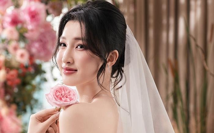 Gia thế Á hậu Phương Nhi và con trai tỷ phú Phạm Nhật Vượng trước khi về chung một nhà- Ảnh 2.