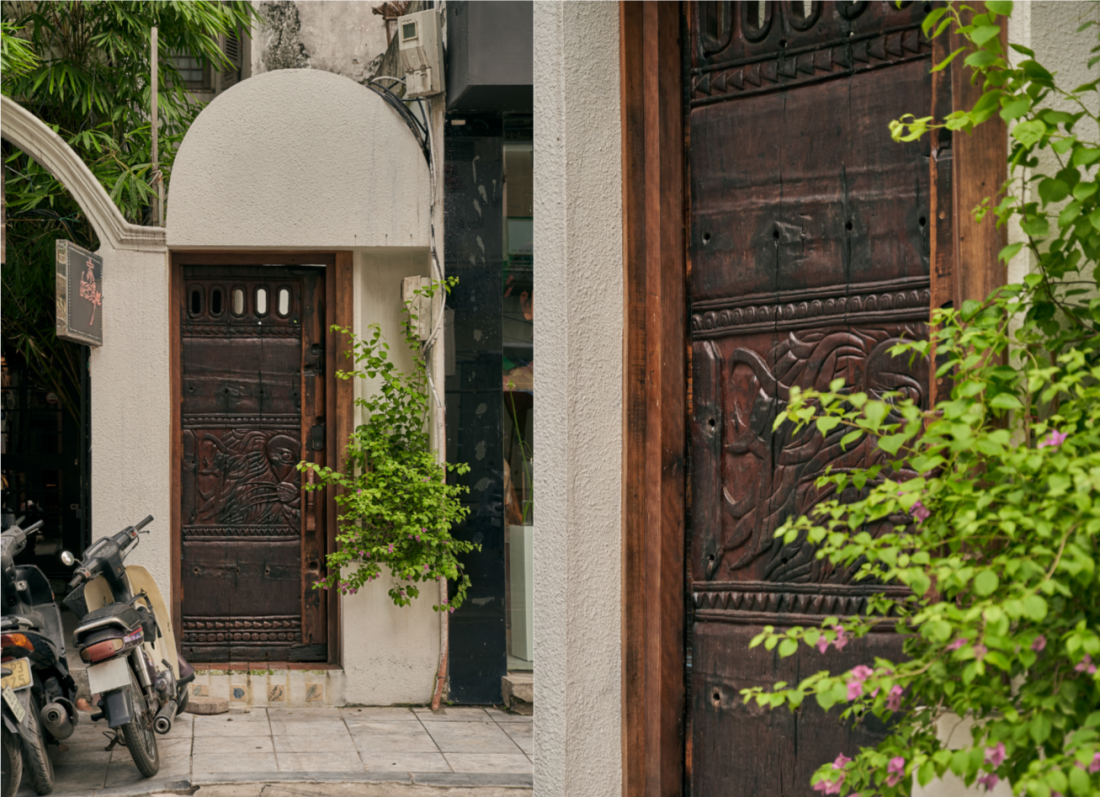 Ngôi nhà đa phong cách, mỗi không gian là vũ điệu thị giác nằm trong ngõ hẹp Hà Nội- Ảnh 1.