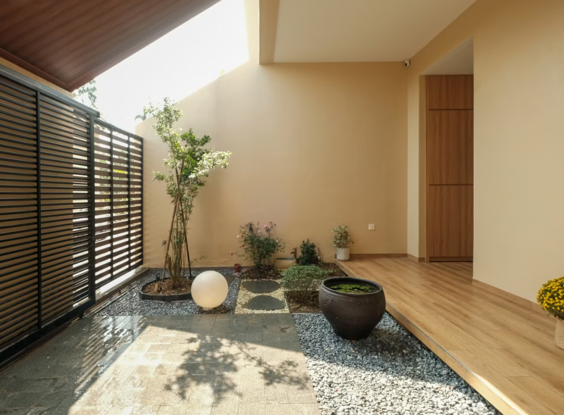 Bên trong ngôi nhà nhỏ có khoảng thông tầng hình kim tự tháp tại Huế- Ảnh 5.