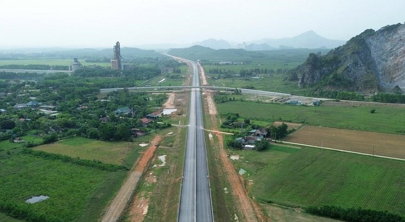 Cao tốc Vạn Ninh – Cam Lộ bước vào giai đoạn nước rút thông xe vào 30/4- Ảnh 1.