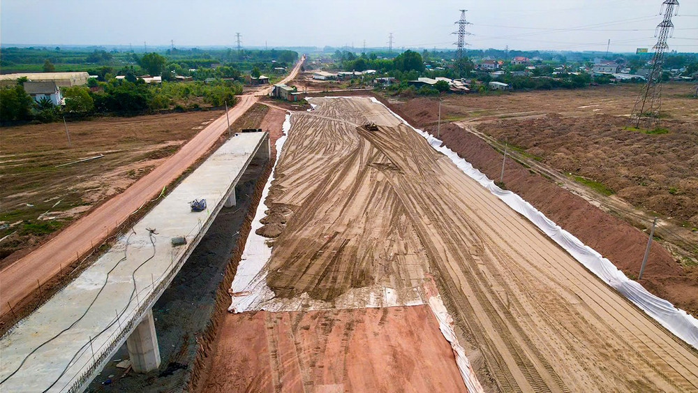 Chỉ đạo mới của Phó Thủ tướng về cung ứng vật liệu cho các dự án trọng điểm tại Tây Ninh, Bình Phước, Đồng Nai- Ảnh 1.
