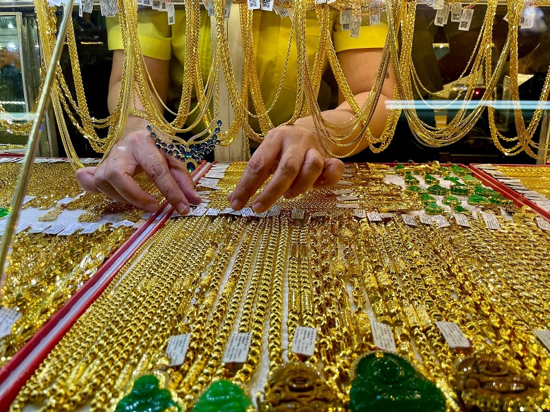 Giá vàng hôm nay 29-4: Vàng trong nước giảm- Ảnh 1.