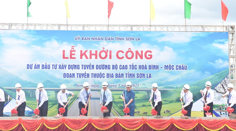 Khởi công dự án đầu tư xây dựng tuyến đường bộ cao tốc Hòa Bình - Mộc Châu, đoạn qua tỉnh Sơn La- Ảnh 1.