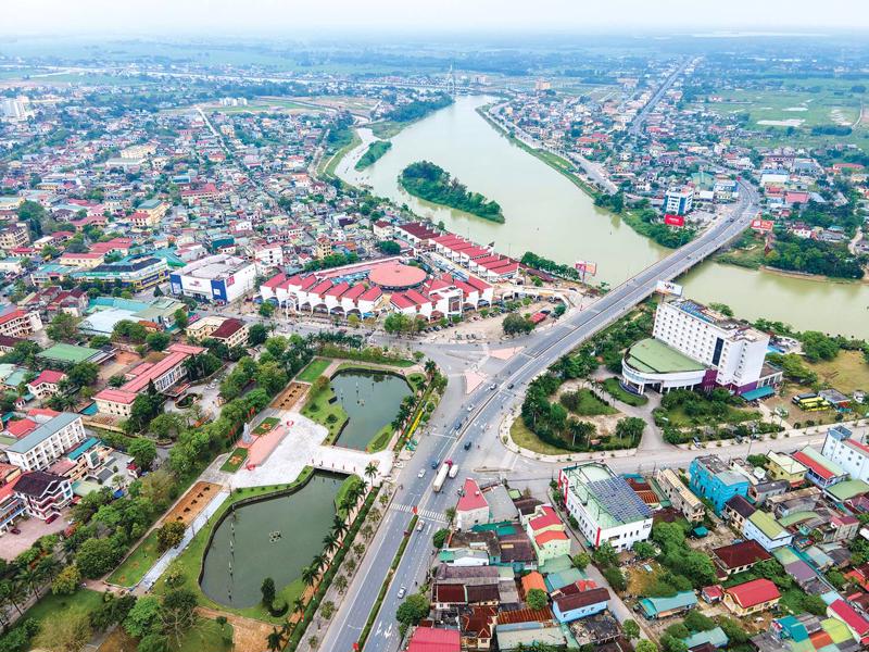 Quảng Trị yêu cầu theo dõi sát diễn biến thị trường bất động sản trong quá trình sáp nhập- Ảnh 1.