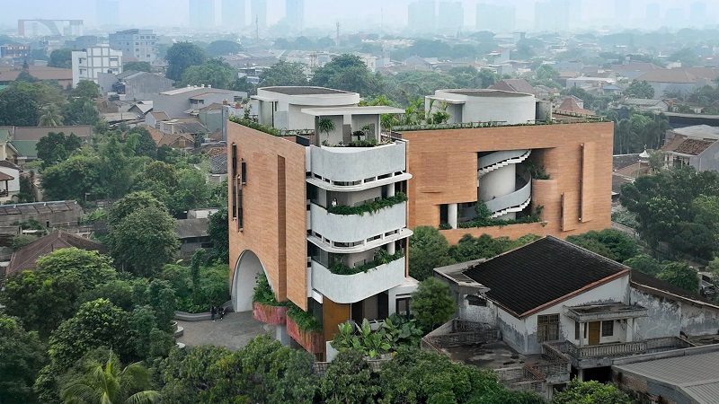 Văn phòng làm việc ấn tượng với mái vòm và không gian xanh tại Jakarta- Ảnh 1.