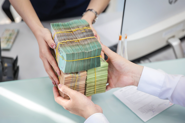 Ngân hàng Nhà nước bơm ròng gần 40.000 tỷ đồng vào hệ thống, lãi suất liên ngân hàng bật tăng mạnh- Ảnh 1.