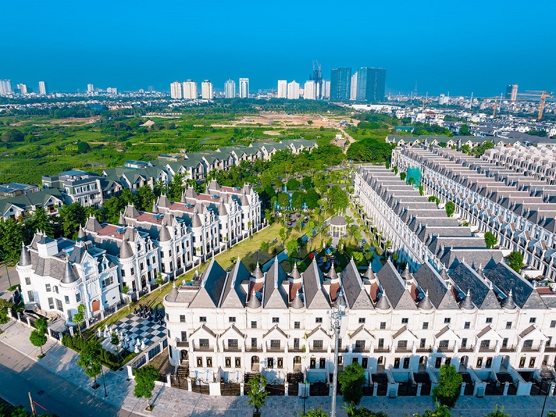 Biệt thự, nhà liền kề Hà Nội quý 2/2025: Tây Hồ, Long Biên dẫn đầu nguồn cung mới; giá khu trung tâm chạm ngưỡng 400 triệu đồng/m2- Ảnh 1.