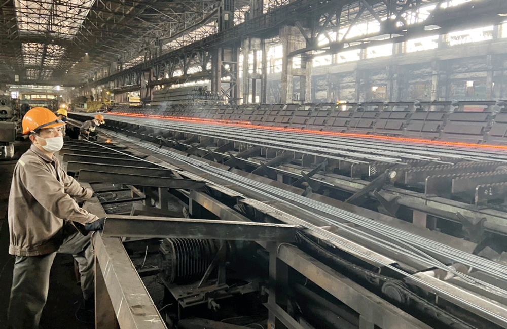 Một hãng thép lớn bị phạt và truy thu hàng trăm tỷ đồng phí môi trường- Ảnh 1.