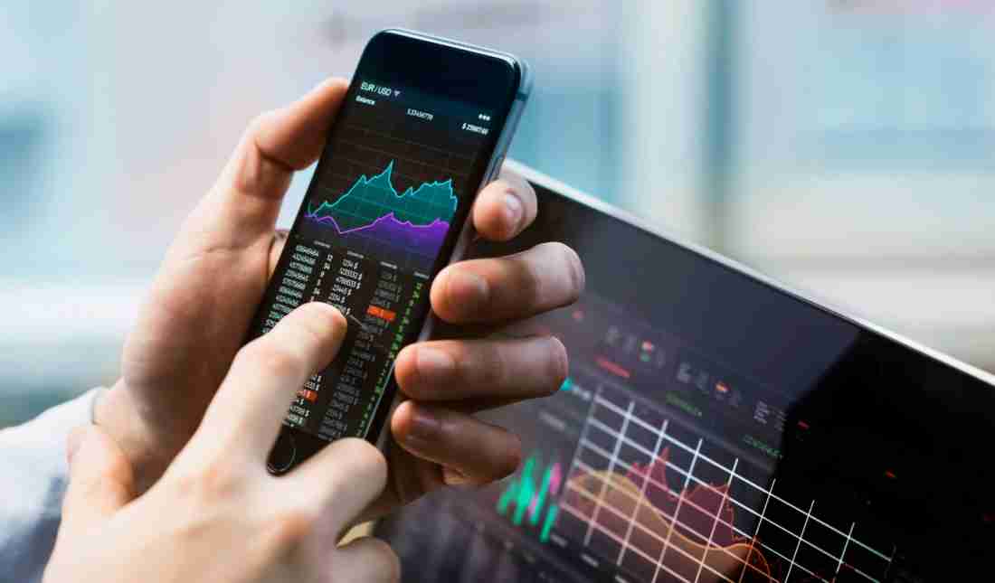 Lãi suất thấp tiếp sức thị trường, VN-Index vượt đỉnh lịch sử: Cơ hội nào cho nhà đầu tư?- Ảnh 1.