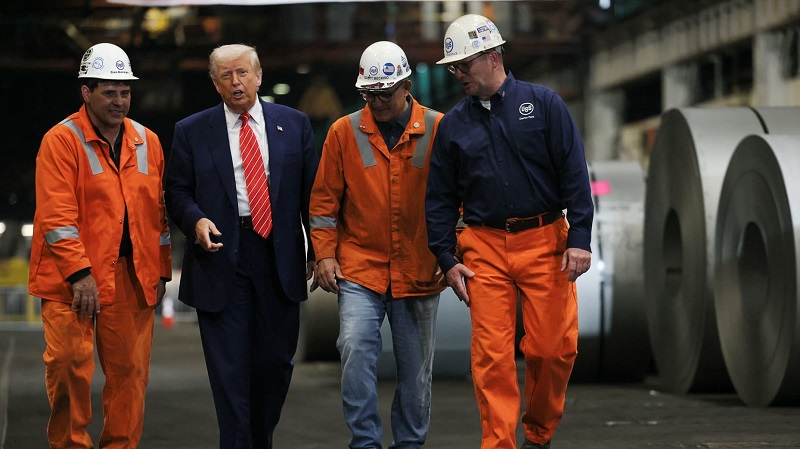 Tổng thống Trump áp thuế 50% với 407 mặt hàng chứa thép, nhôm: Từ linh kiện ô tô đến bình chữa cháy- Ảnh 1.