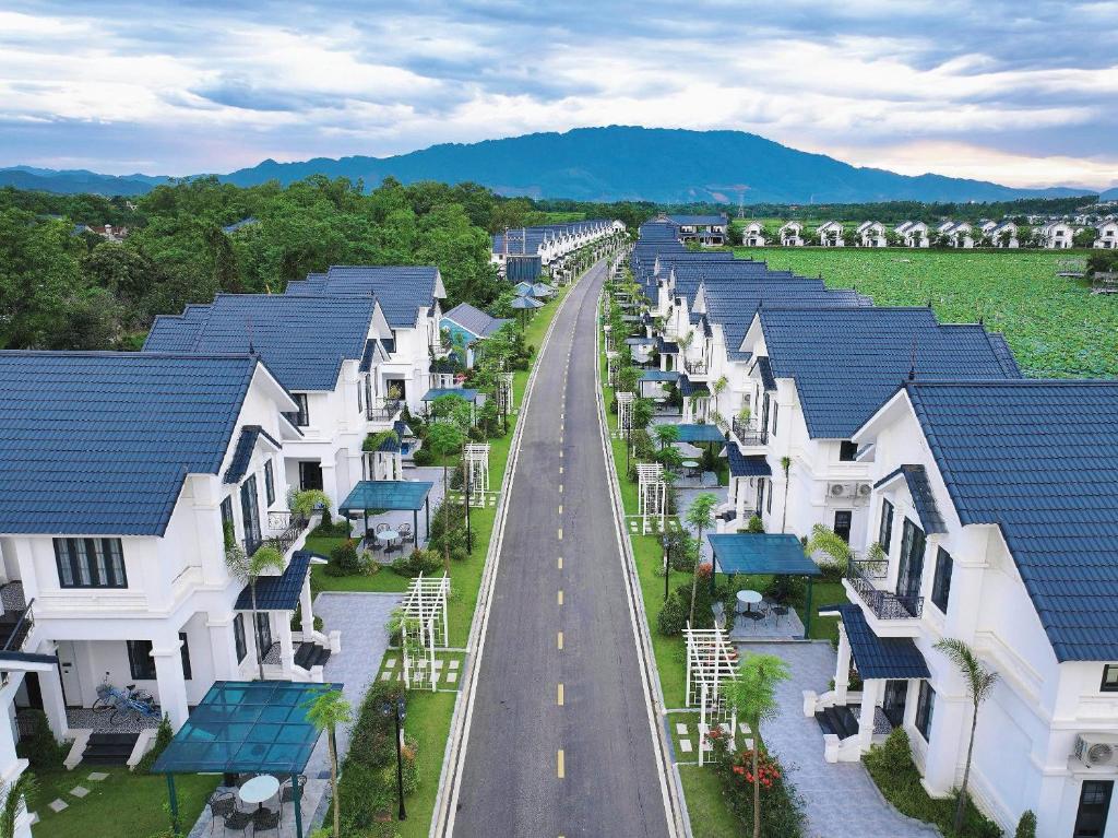 Chủ đầu tư Vườn Vua Resort & Villas bị Ủy ban Chứng khoán Nhà nước phạt 60 triệu đồng- Ảnh 1.