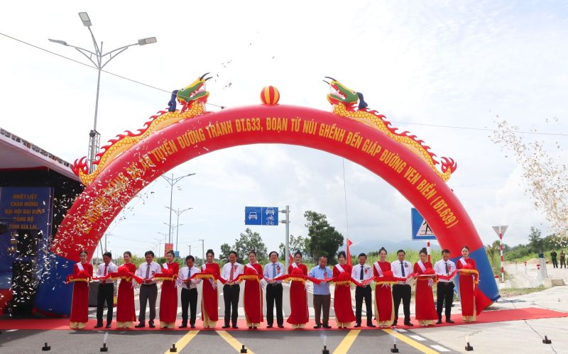 Gia Lai khánh thành dự án tuyến đường tránh ĐT.633, đoạn từ Núi Ghềnh đến giáp đường ven biển- Ảnh 1. Gia Lai khánh thành dự án tuyến đường tránh ĐT.633, đoạn từ Núi Ghềnh đến giáp đường ven biển- Ảnh 1.