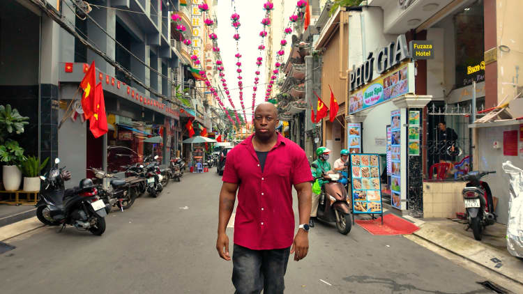 Cựu binh Mỹ nói tìm thấy hạnh phúc và không muốn rời đi khi đến TP.HCM- Ảnh 2.