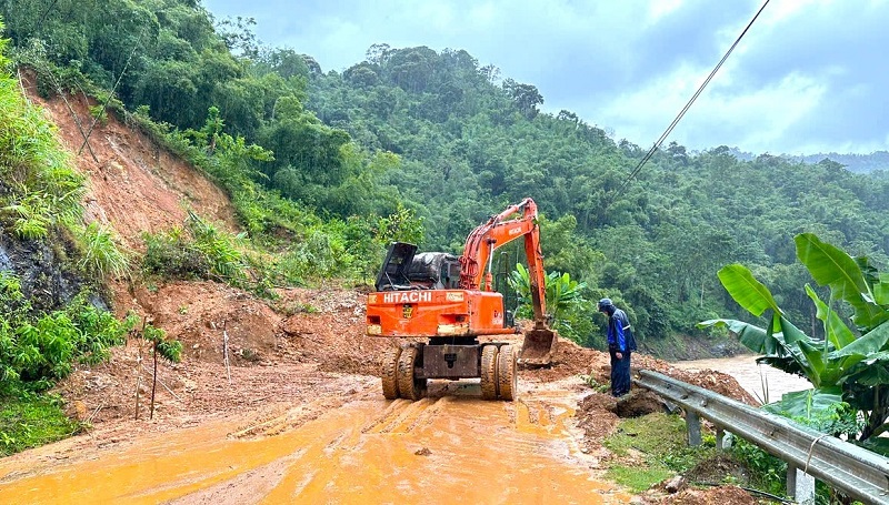 Hạ tầng đường bộ thiệt hại gần 1.000 tỷ đồng do ảnh hưởng mưa bão- Ảnh 1.