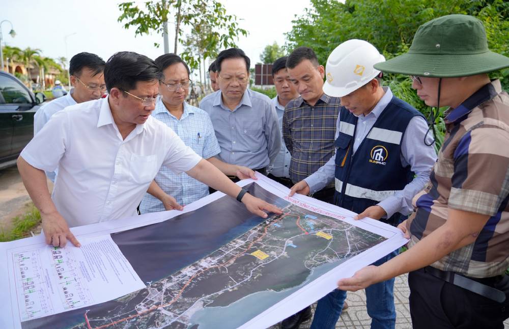 An Giang: Kiểm tra tiến độ các dự án, công trình phục vụ APEC 2027- Ảnh 1. An Giang: Kiểm tra tiến độ các dự án, công trình phục vụ APEC 2027- Ảnh 1.