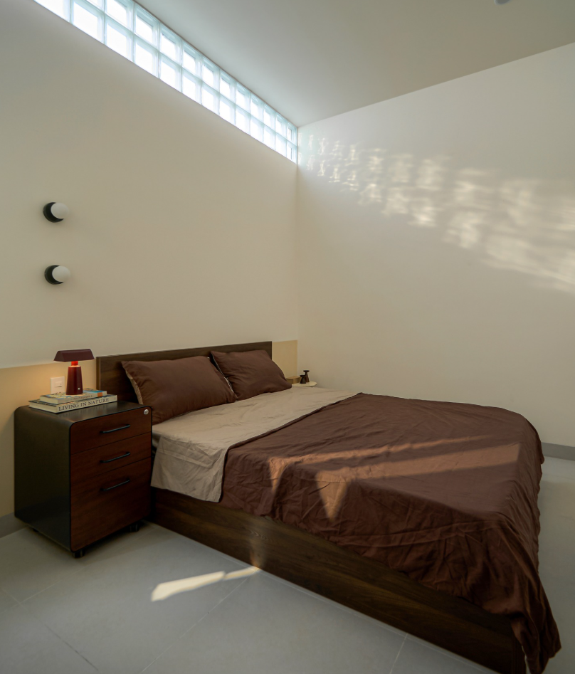 Nhà cấp 4 Bình Dương tối giản sân vườn chiếm nửa đất sau nhiều thay đổi thiết kế- Ảnh 10. Nhà cấp 4 Bình Dương tối giản sân vườn chiếm nửa đất sau nhiều thay đổi thiết kế- Ảnh 10.