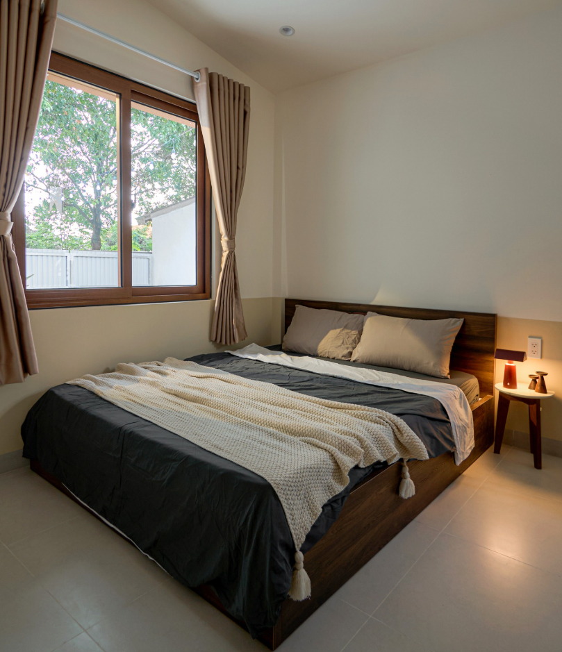 Nhà cấp 4 Bình Dương tối giản sân vườn chiếm nửa đất sau nhiều thay đổi thiết kế- Ảnh 11. Nhà cấp 4 Bình Dương tối giản sân vườn chiếm nửa đất sau nhiều thay đổi thiết kế- Ảnh 11.