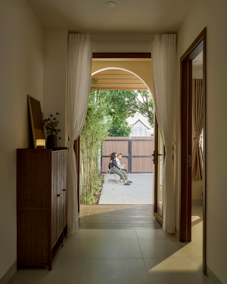 Nhà cấp 4 Bình Dương tối giản sân vườn chiếm nửa đất sau nhiều thay đổi thiết kế- Ảnh 6. Nhà cấp 4 Bình Dương tối giản sân vườn chiếm nửa đất sau nhiều thay đổi thiết kế- Ảnh 6.