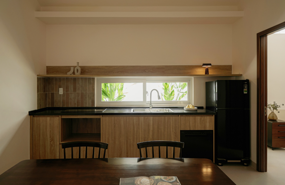 Nhà cấp 4 Bình Dương tối giản sân vườn chiếm nửa đất sau nhiều thay đổi thiết kế- Ảnh 8. Nhà cấp 4 Bình Dương tối giản sân vườn chiếm nửa đất sau nhiều thay đổi thiết kế- Ảnh 8.