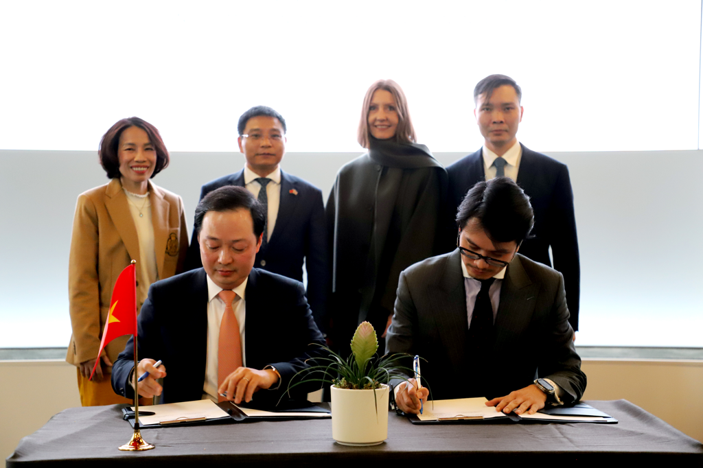 Bộ Tài chính ký kết hợp tác với định chế tài chính hàng đầu thế giới, mở rộng kênh huy động vốn quốc tế- Ảnh 1. Bộ Tài chính ký kết hợp tác với định chế tài chính hàng đầu thế giới, mở rộng kênh huy động vốn quốc tế- Ảnh 1.