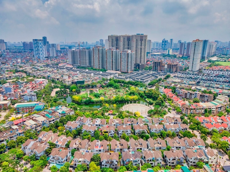 Văn Phú Invest dự kiến phát hành 135 tỷ đồng trái phiếu riêng lẻ, dùng cổ phiếu của Chủ tịch HĐQT làm tài sản bảo đảm- Ảnh 1.