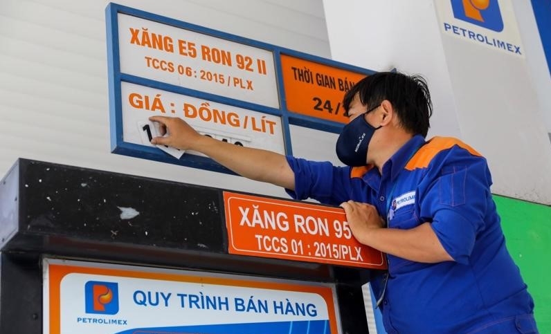 Giá xăng dầu chiều 30/10: Đồng loạt tăng mạnh- Ảnh 1. Giá xăng dầu chiều 30/10: Đồng loạt tăng mạnh- Ảnh 1.