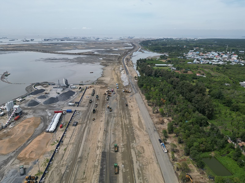 TP.HCM thu ngân sách hơn 652 nghìn tỷ- Ảnh 1. TP.HCM thu ngân sách hơn 652 nghìn tỷ- Ảnh 1.