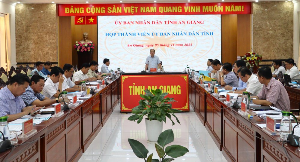 UBND An Giang họp thông qua nhiều nội dung quan trọng liên quan đất đai và đầu tư công- Ảnh 1.