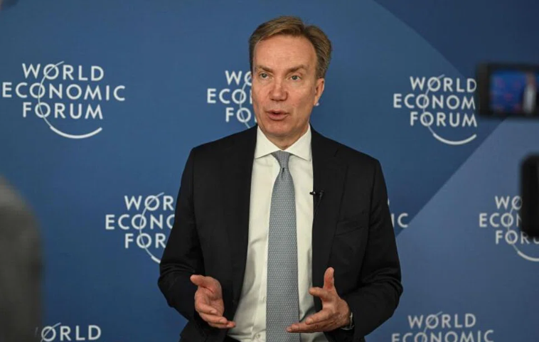 Chủ tịch Diễn đàn Kinh tế Thế giới cảnh báo 3 “bong bóng” tiềm ẩn trong nền kinh tế toàn cầu- Ảnh 1. Chủ tịch Diễn đàn Kinh tế Thế giới cảnh báo 3 “bong bóng” tiềm ẩn trong nền kinh tế toàn cầu- Ảnh 1.